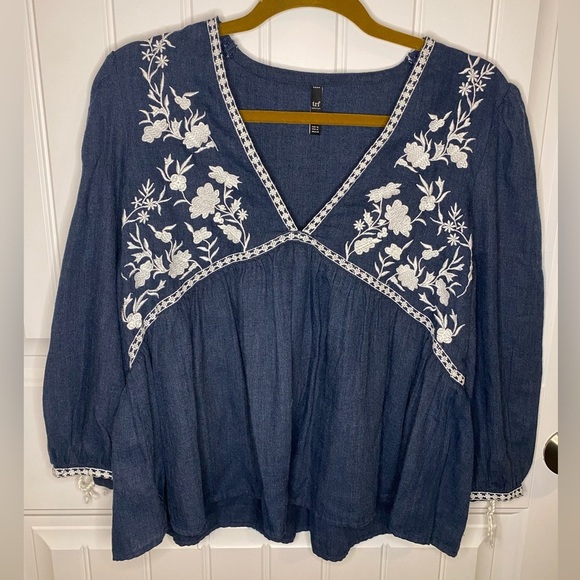 Zara trafaluc denim/blue blouse with floral embroidery - Picture 2 of 8
